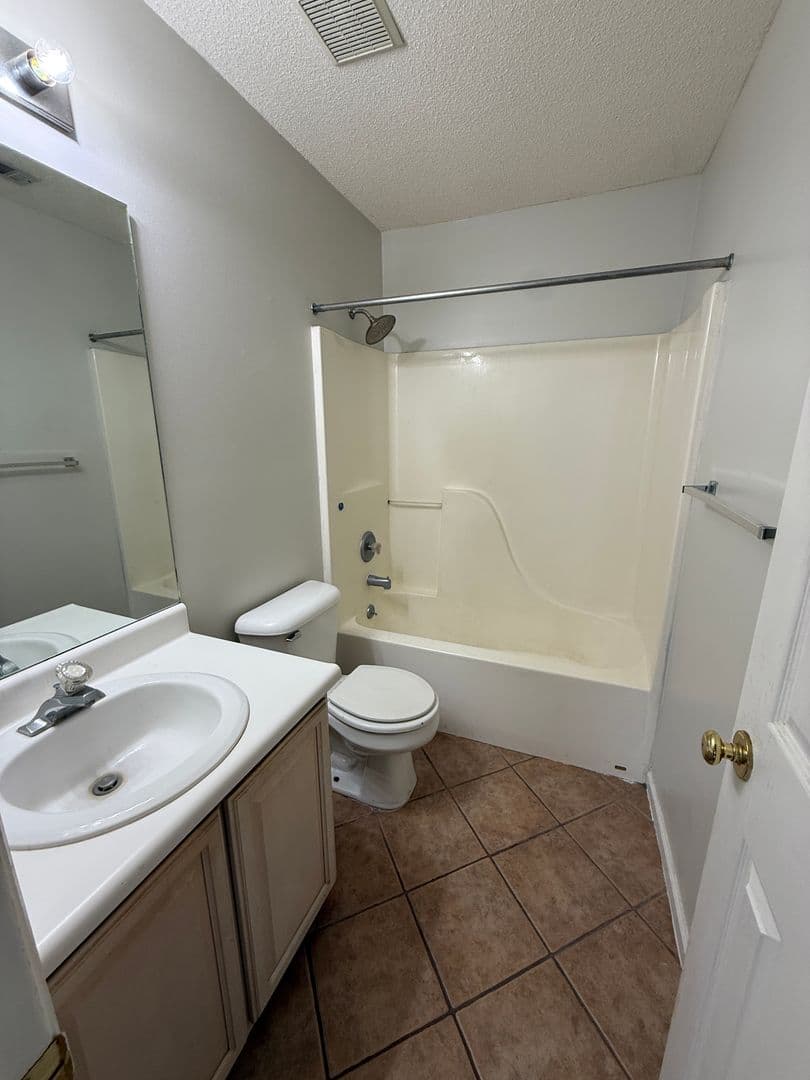 Savannah Condo: 211 Edgewater Rd