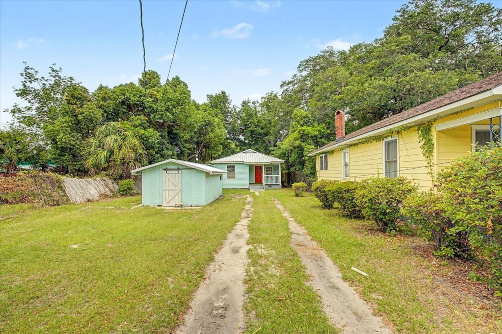 Savannah House: 212 W 58th St