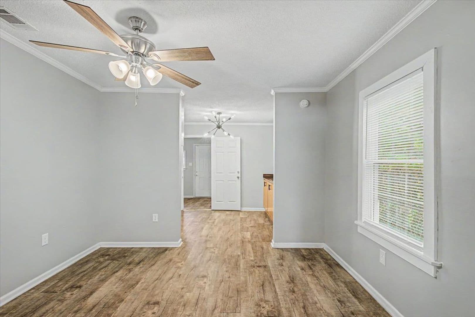 Savannah House: 212 W 58th St