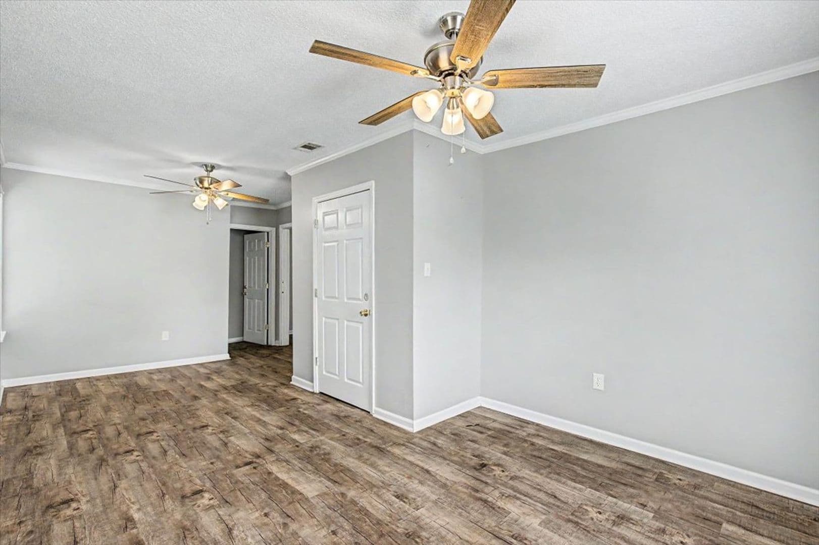 Savannah House: 212 W 58th St