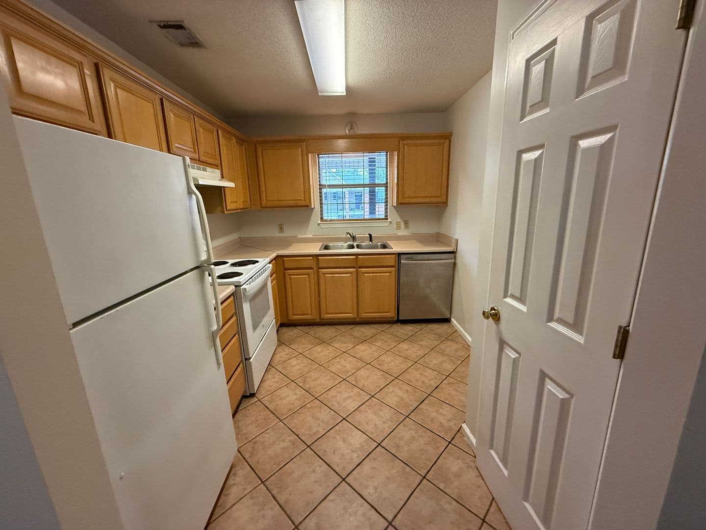 Savannah Condo: 211 Edgewater Rd
