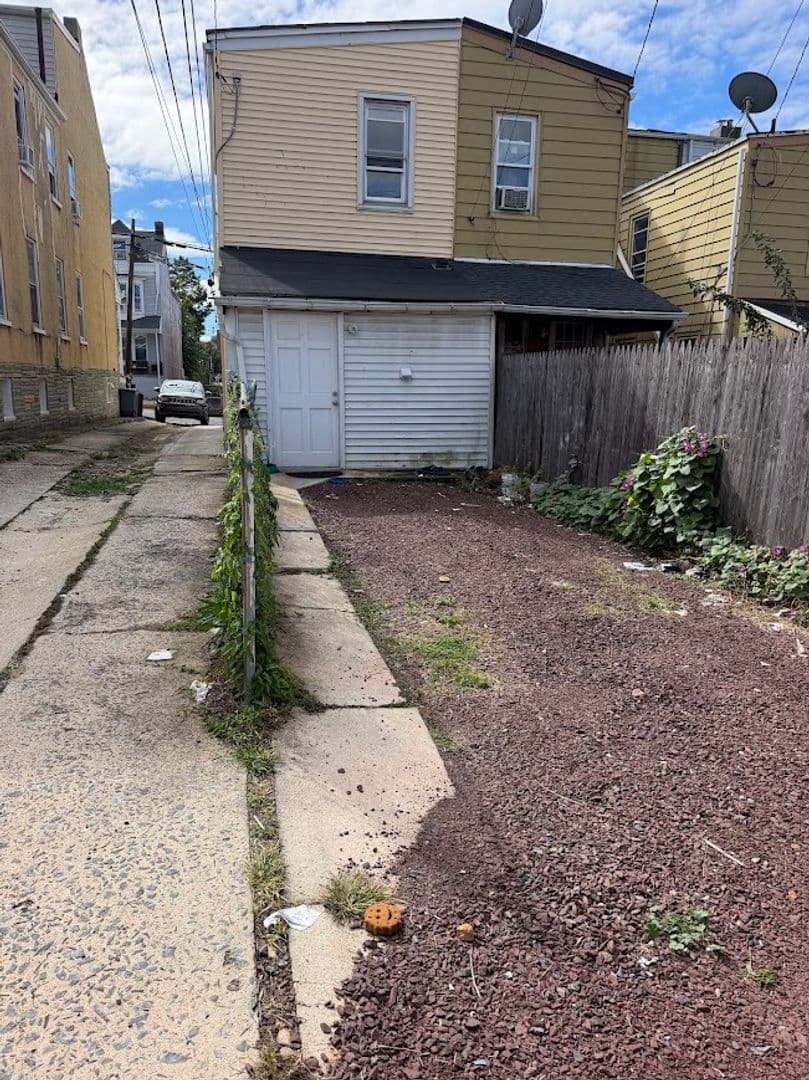 Reading House: 1141 Robeson St