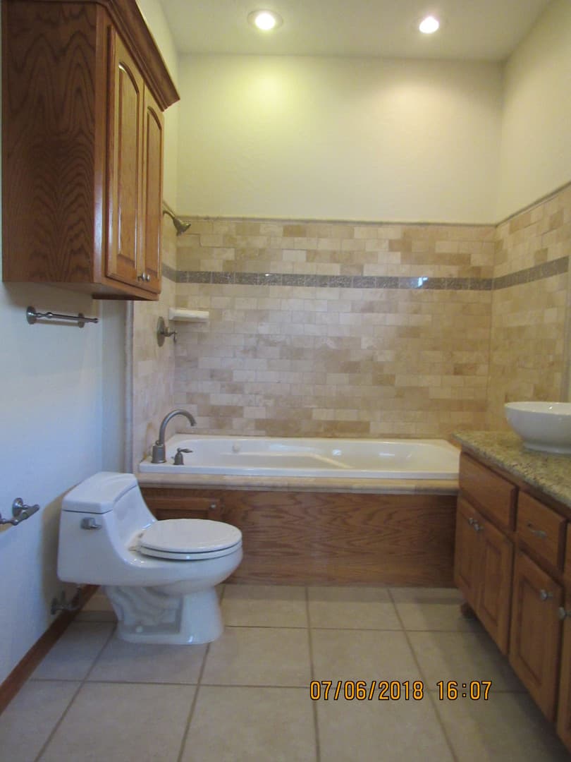 Lawton House: 6904 NW Maple Drive