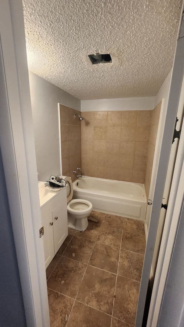 Lawton House: 5519 NW Eisenhower DR