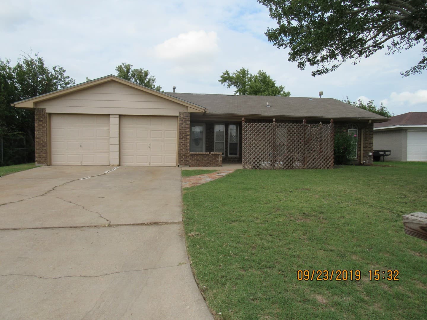 Lawton House: 2606 NE Lake Ave