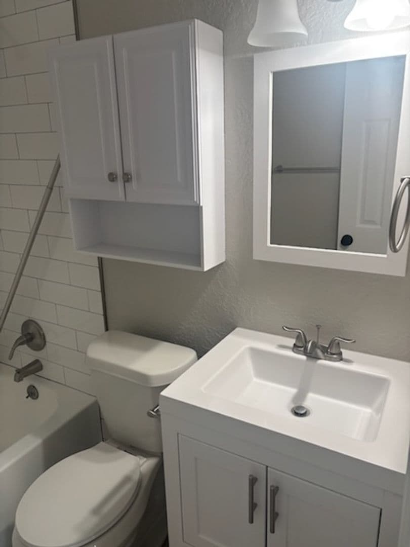 Lawton House: 2505 SW "D" Avenue Unit A