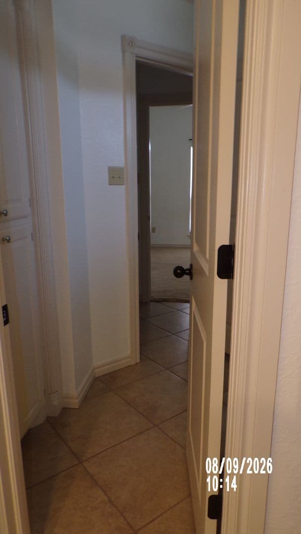 Lawton House: 114 NW Sandy Trail Circle