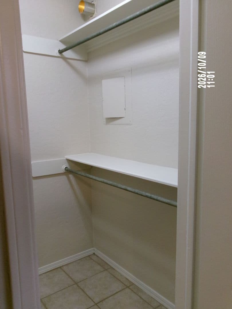 Lawton Apartment: 1420 NW Hunter RD