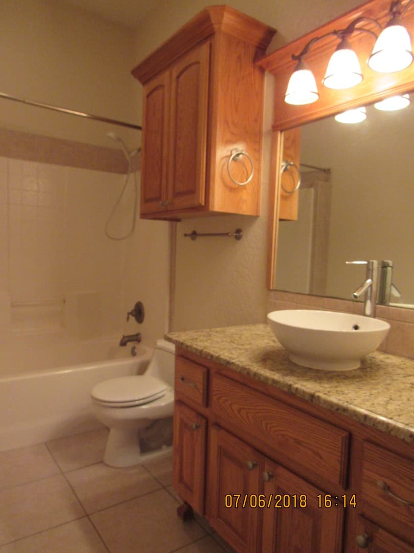 Lawton House: 6904 NW Maple Drive
