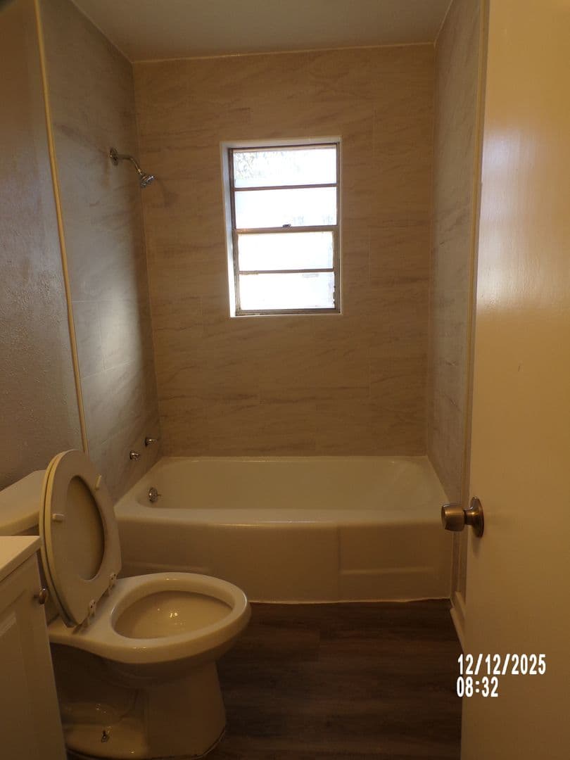 Lawton House: 1803 NW 14th Street Apt A