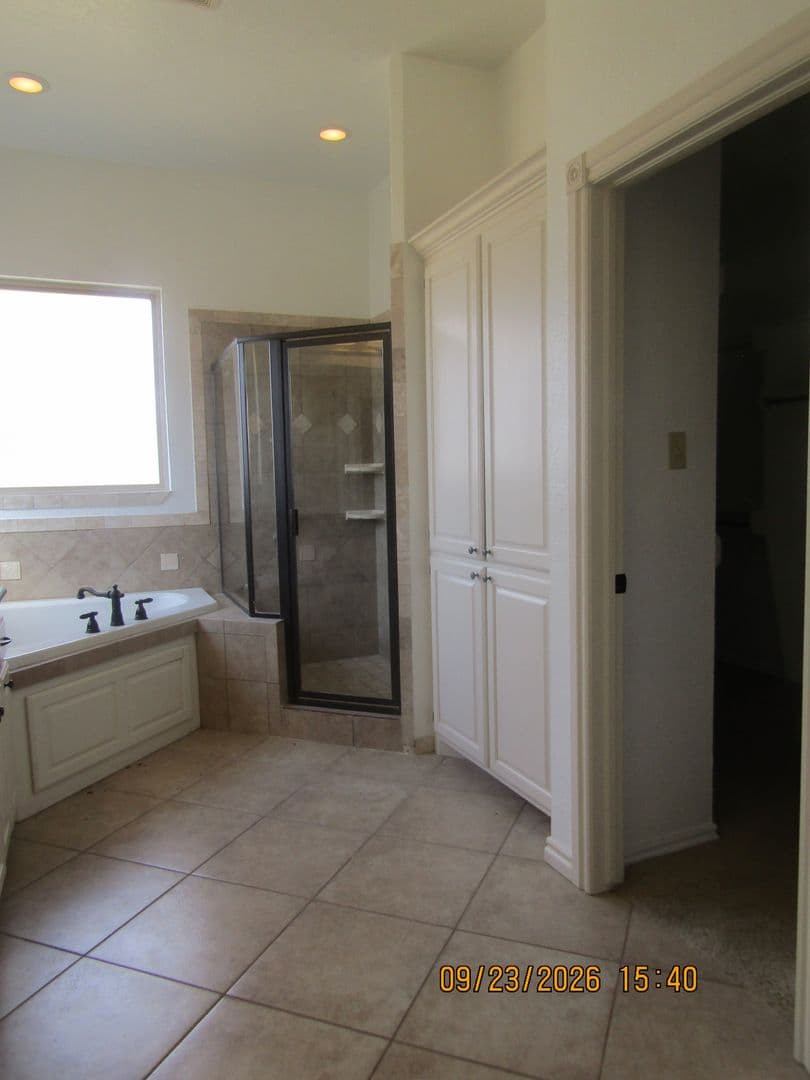 Lawton House: 114 NW Sandy Trail Circle
