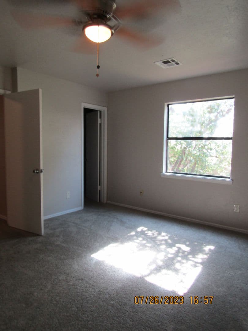 Lawton House: 5406-B NW Sir Brian Ave.
