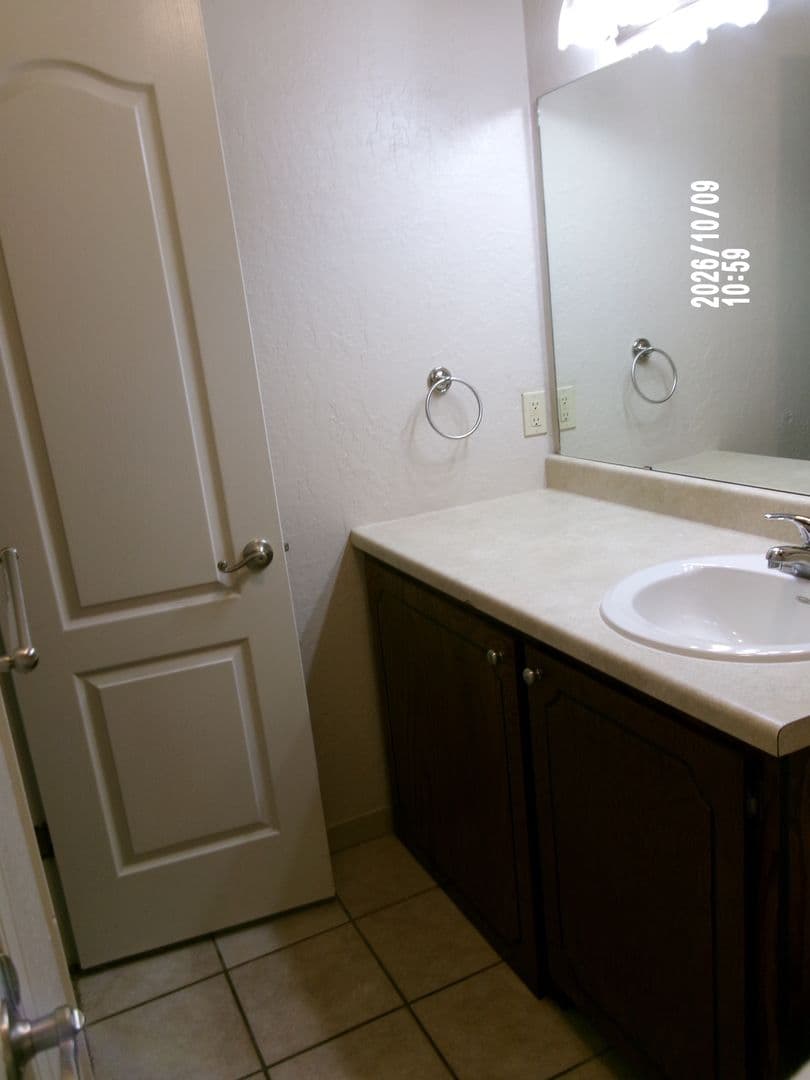 Lawton Apartment: 1420 NW Hunter RD