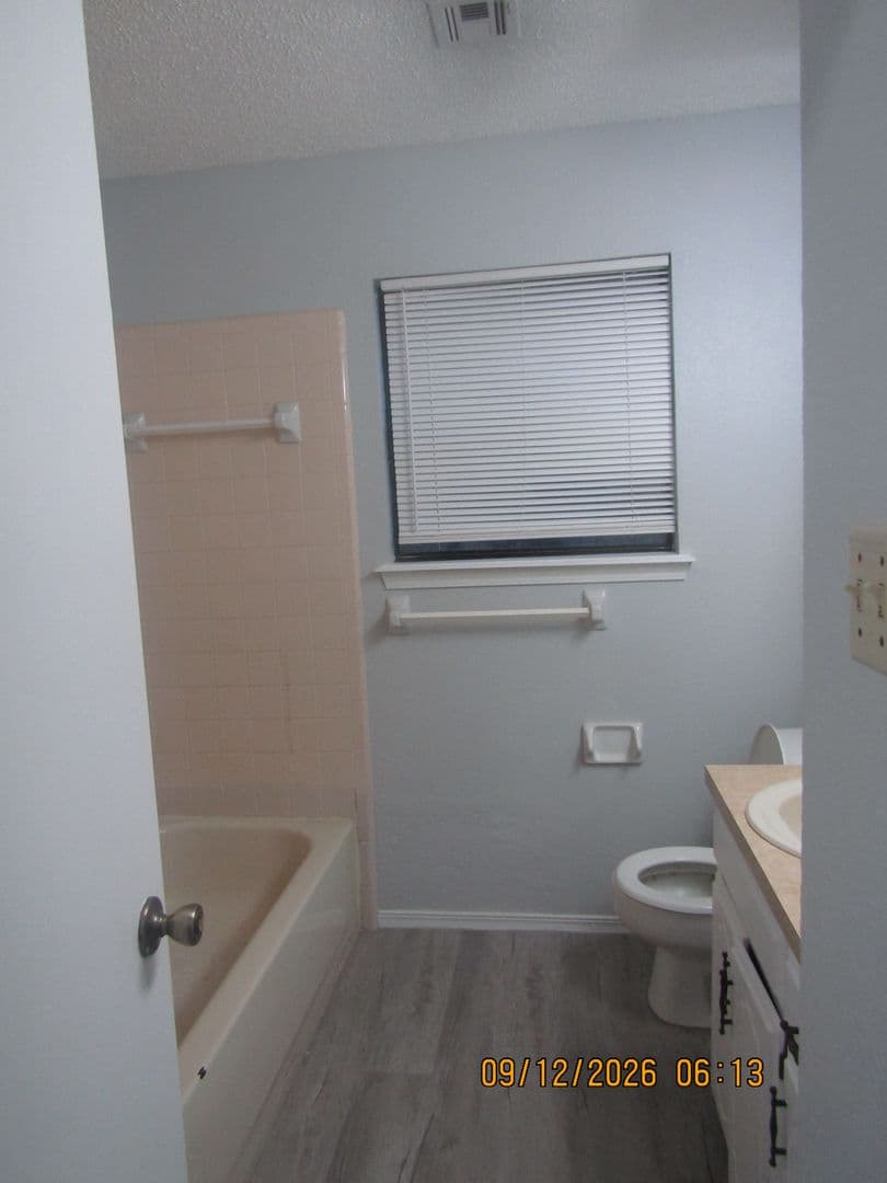 Lawton House: 319 NE Skyline Circle