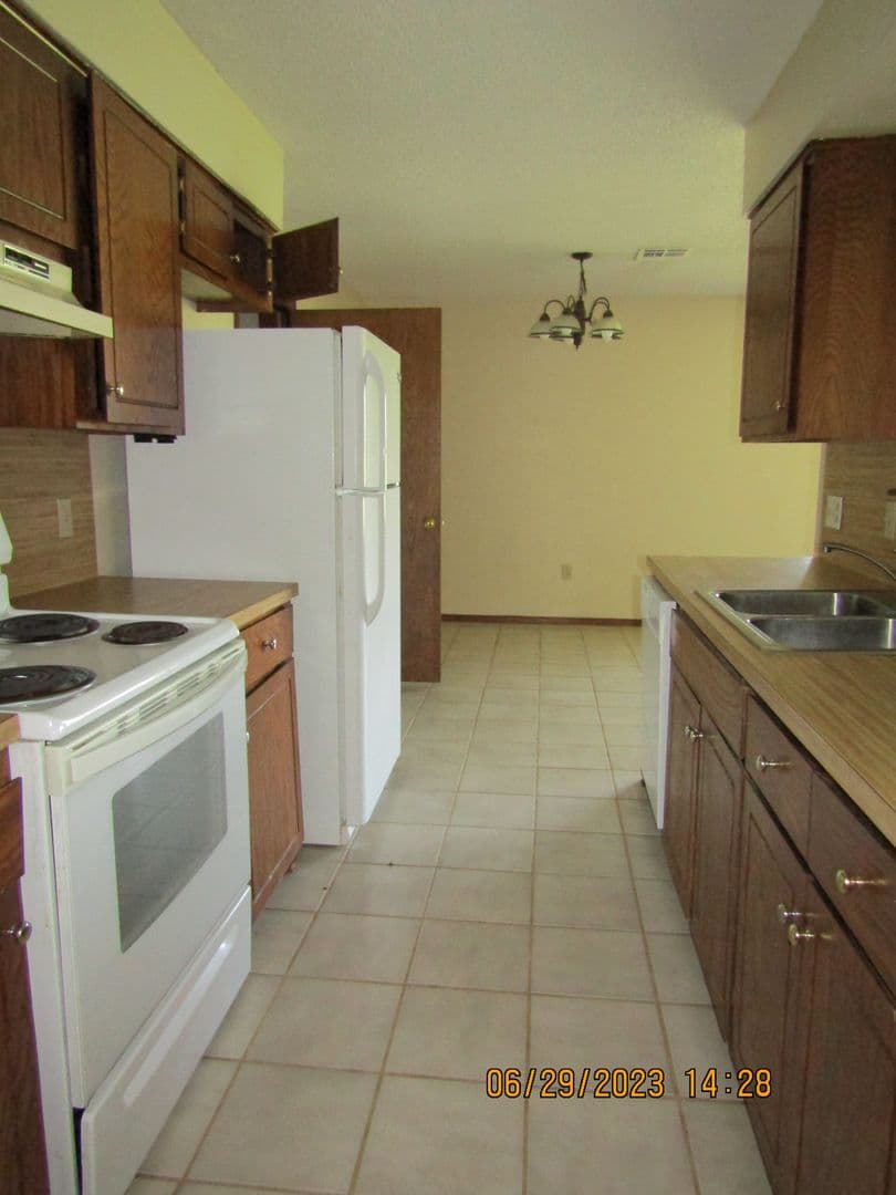 Cache House: 1101 West E Avenue