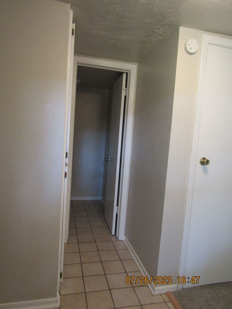 Lawton House: 5406-B NW Sir Brian Ave.
