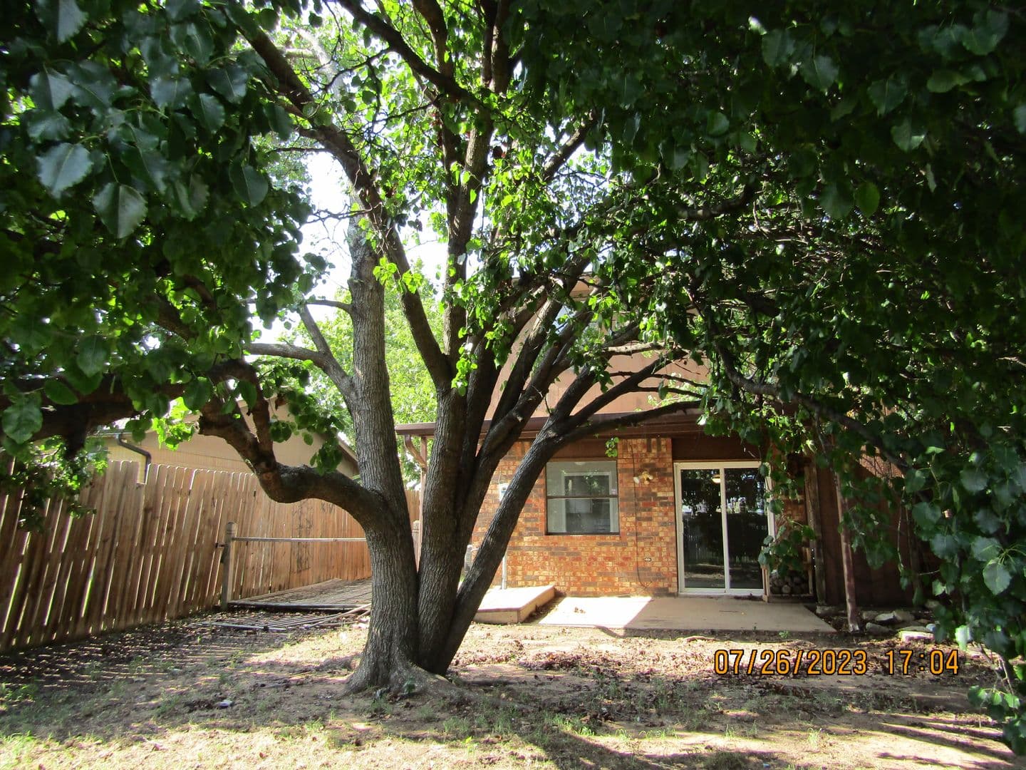 Lawton House: 5406-B NW Sir Brian Ave.