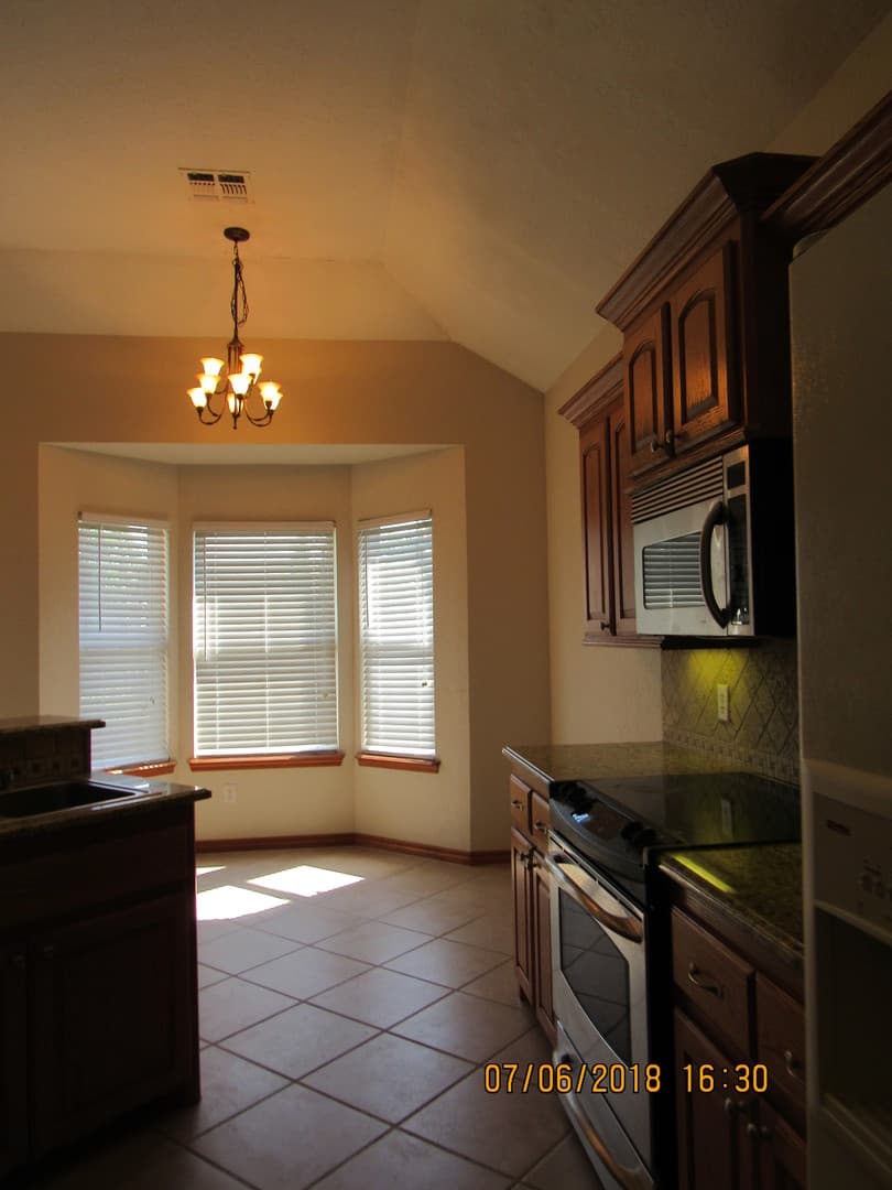 Lawton House: 6904 NW Maple Drive