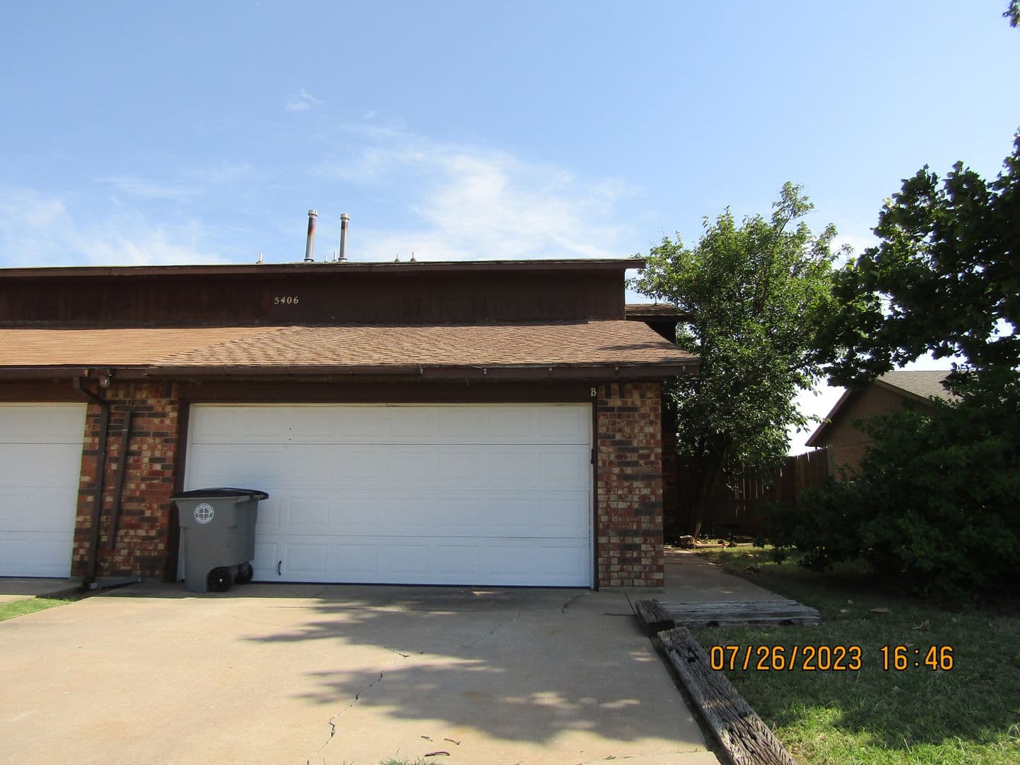 Lawton House: 5406-B NW Sir Brian Ave.