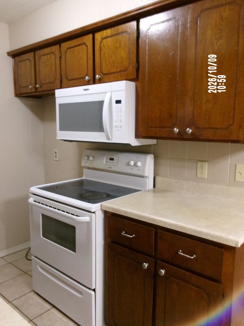 Lawton Apartment: 1420 NW Hunter RD