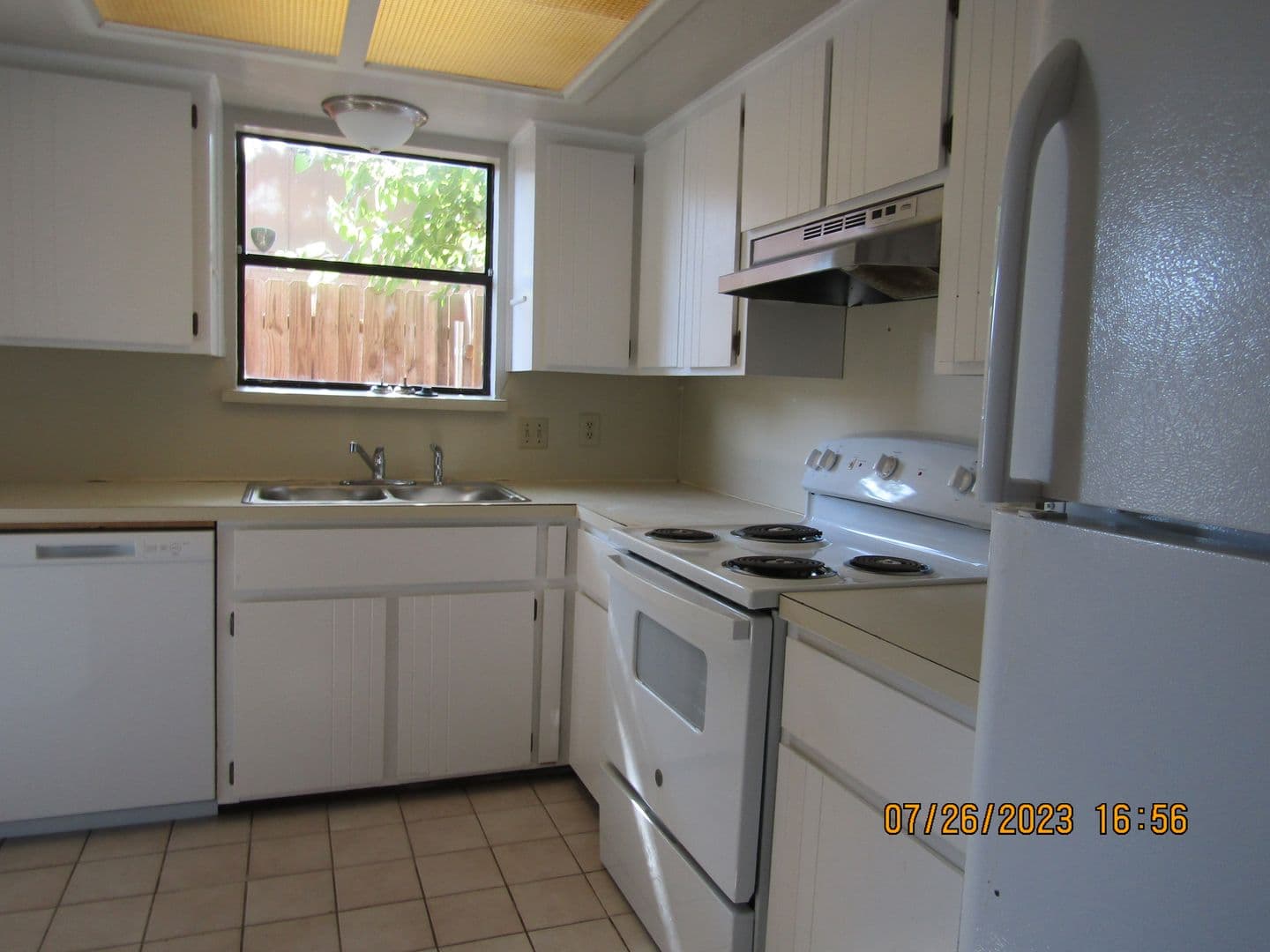 Lawton House: 5406-B NW Sir Brian Ave.