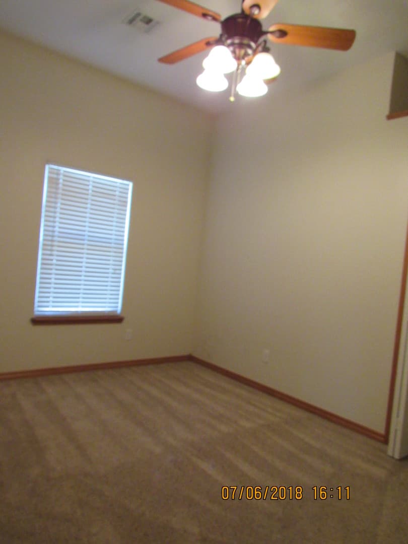 Lawton House: 6904 NW Maple Drive