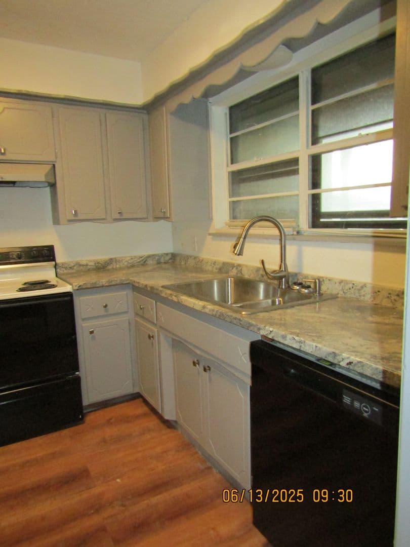 Lawton House: 1329 SE Clover Lane
