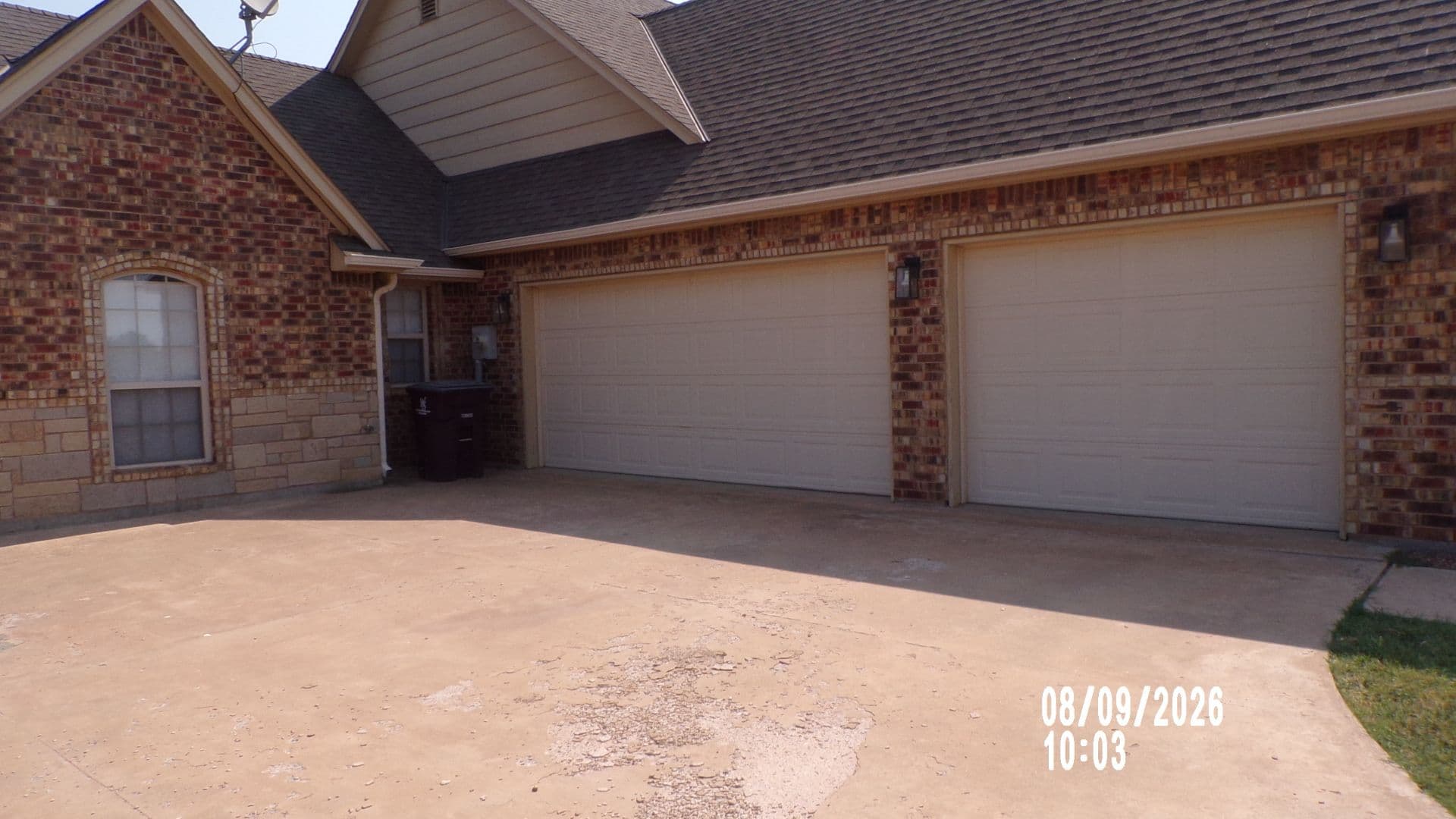 Lawton House: 114 NW Sandy Trail Circle