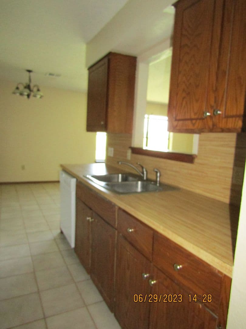 Cache House: 1101 West E Avenue
