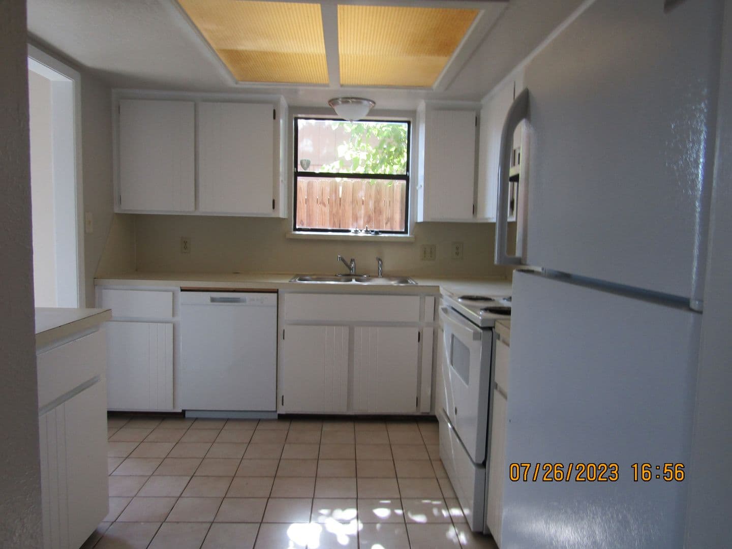 Lawton House: 5406-B NW Sir Brian Ave.