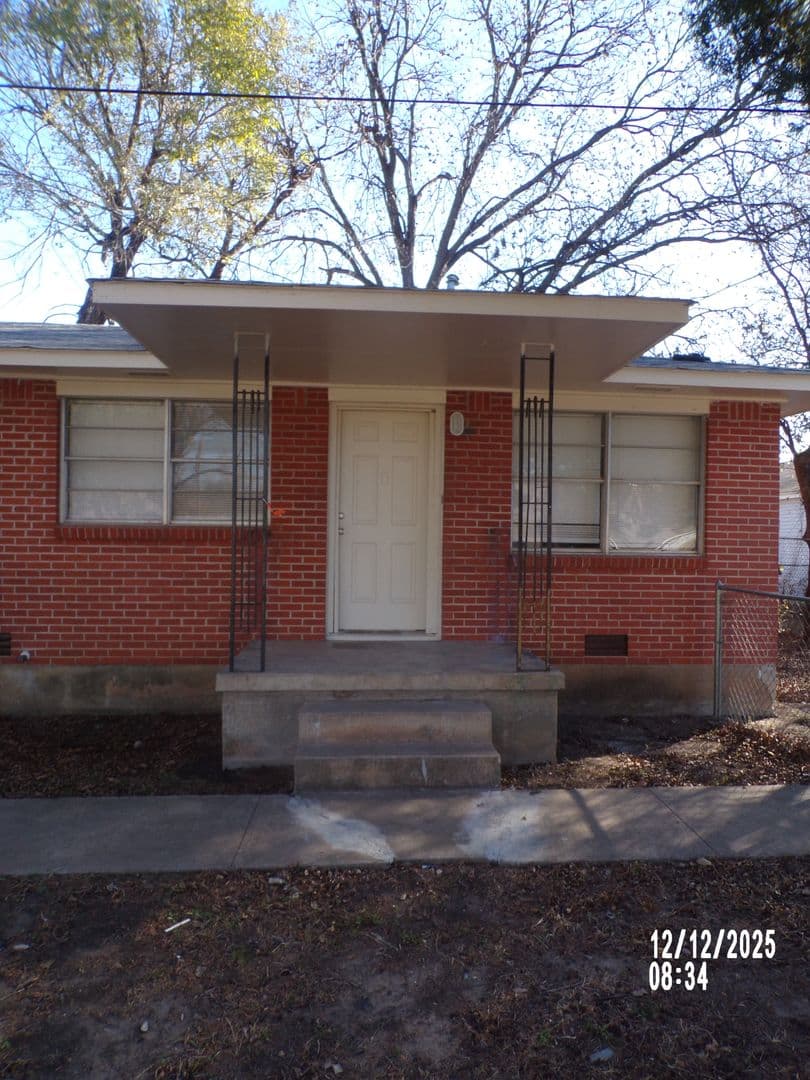 Lawton House: 1803 NW 14th Street Apt A