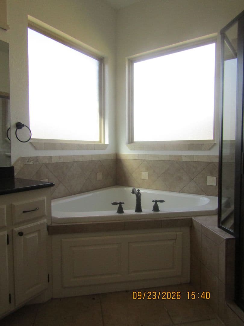 Lawton House: 114 NW Sandy Trail Circle