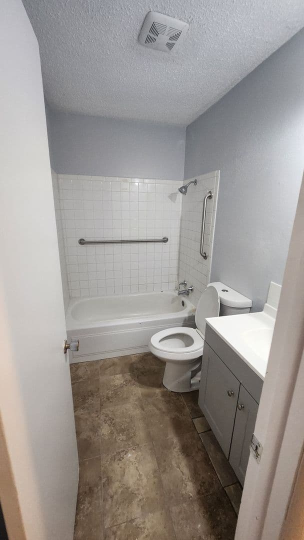 Lawton House: 5519 NW Eisenhower DR