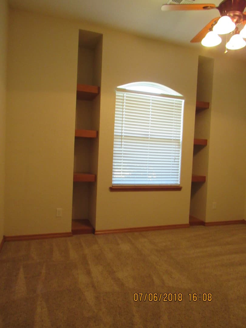 Lawton House: 6904 NW Maple Drive