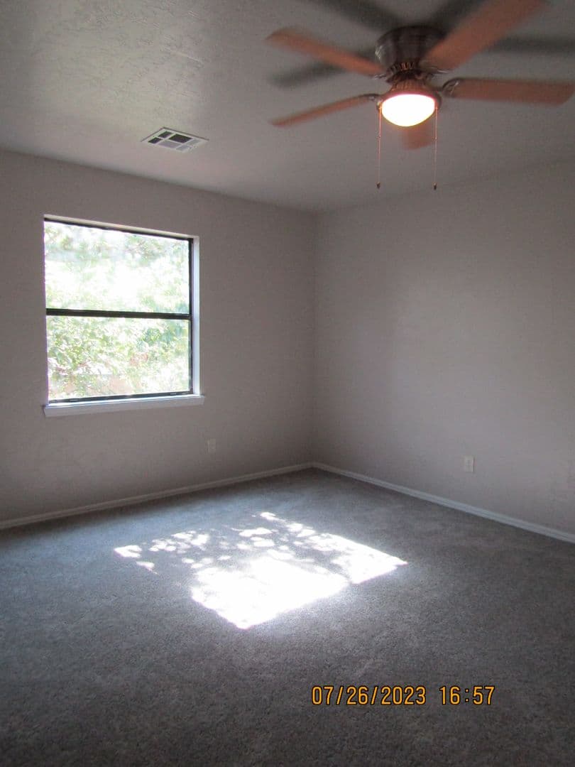 Lawton House: 5406-B NW Sir Brian Ave.
