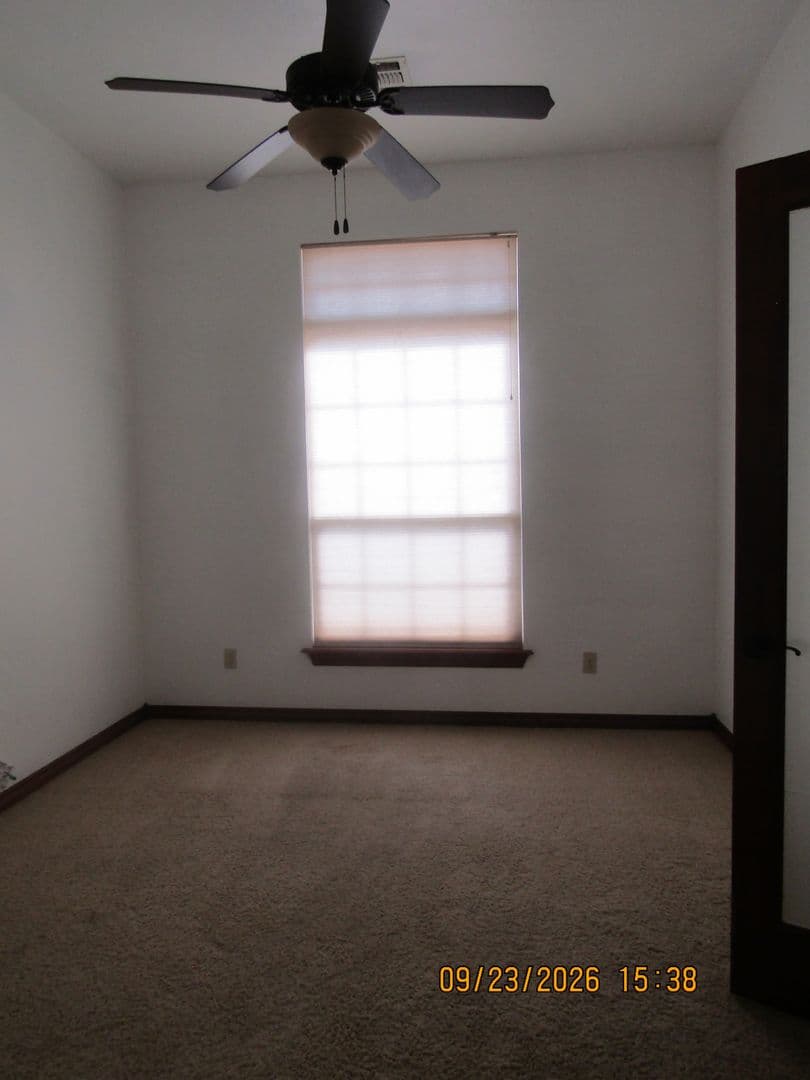 Lawton House: 114 NW Sandy Trail Circle