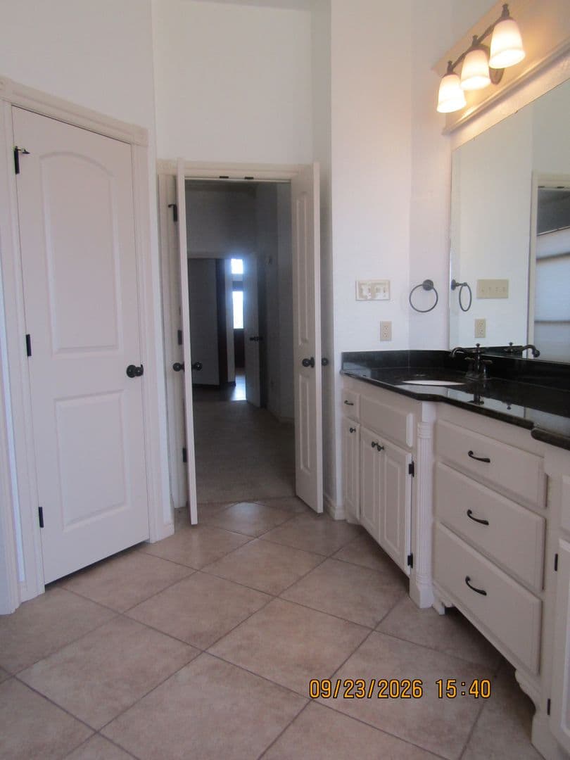 Lawton House: 114 NW Sandy Trail Circle
