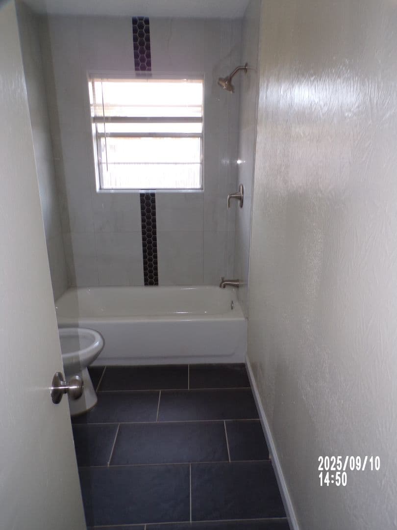 Lawton House: 4210 SW Summit Avenue