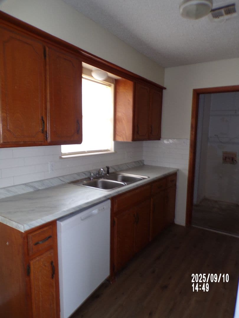 Lawton House: 4210 SW Summit Avenue
