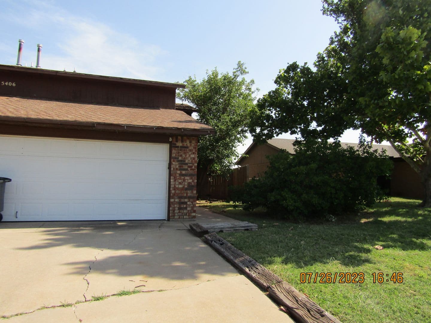 Lawton House: 5406-B NW Sir Brian Ave.