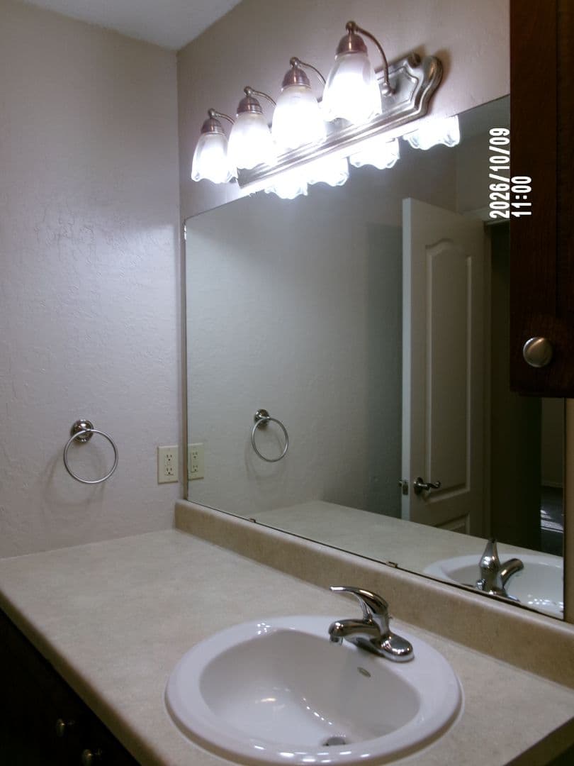 Lawton Apartment: 1420 NW Hunter RD