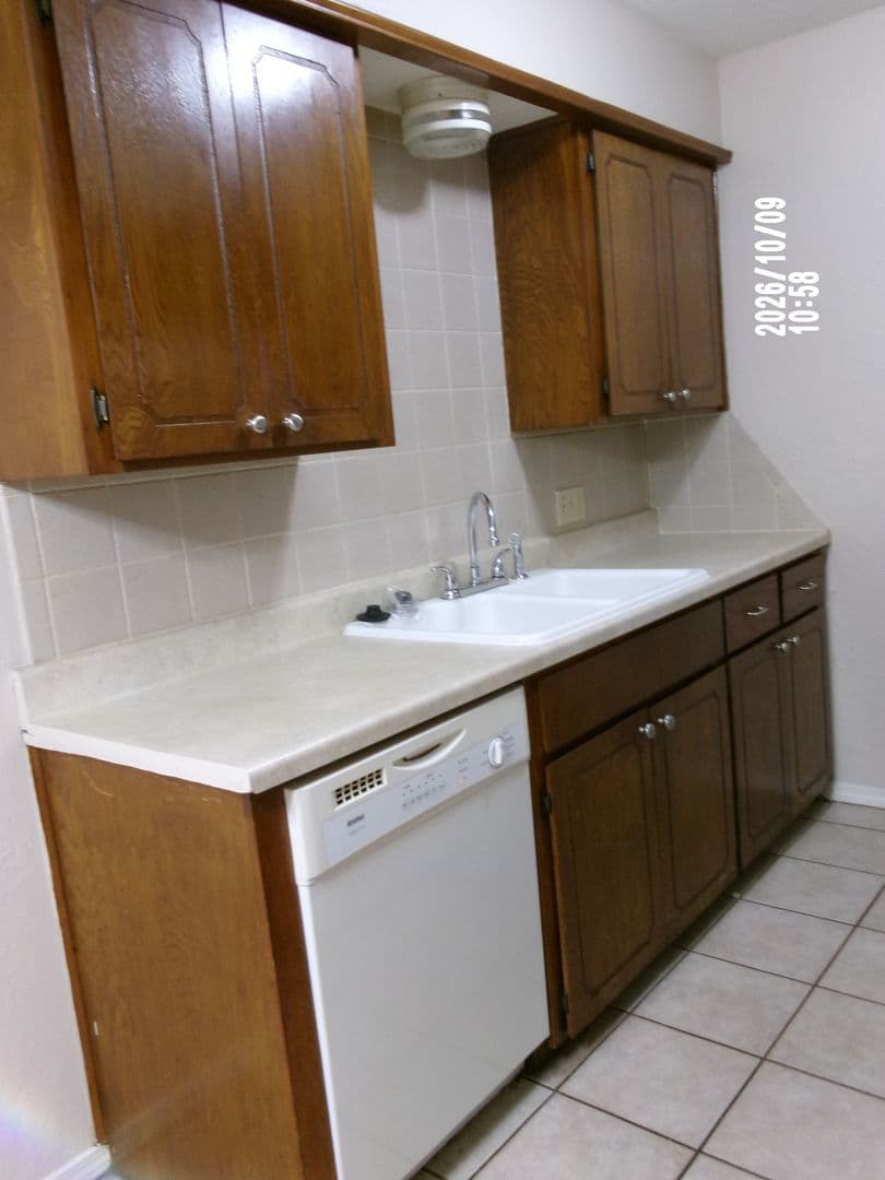 Lawton Apartment: 1420 NW Hunter RD