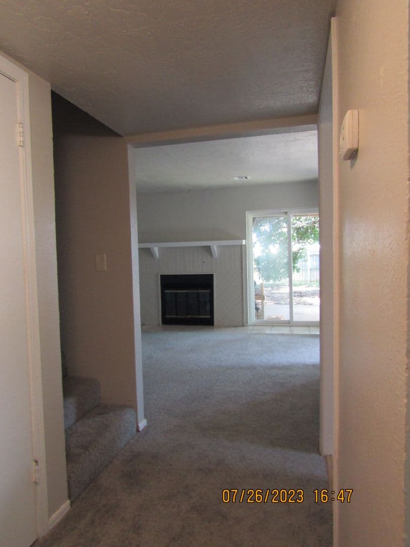Lawton House: 5406-B NW Sir Brian Ave.