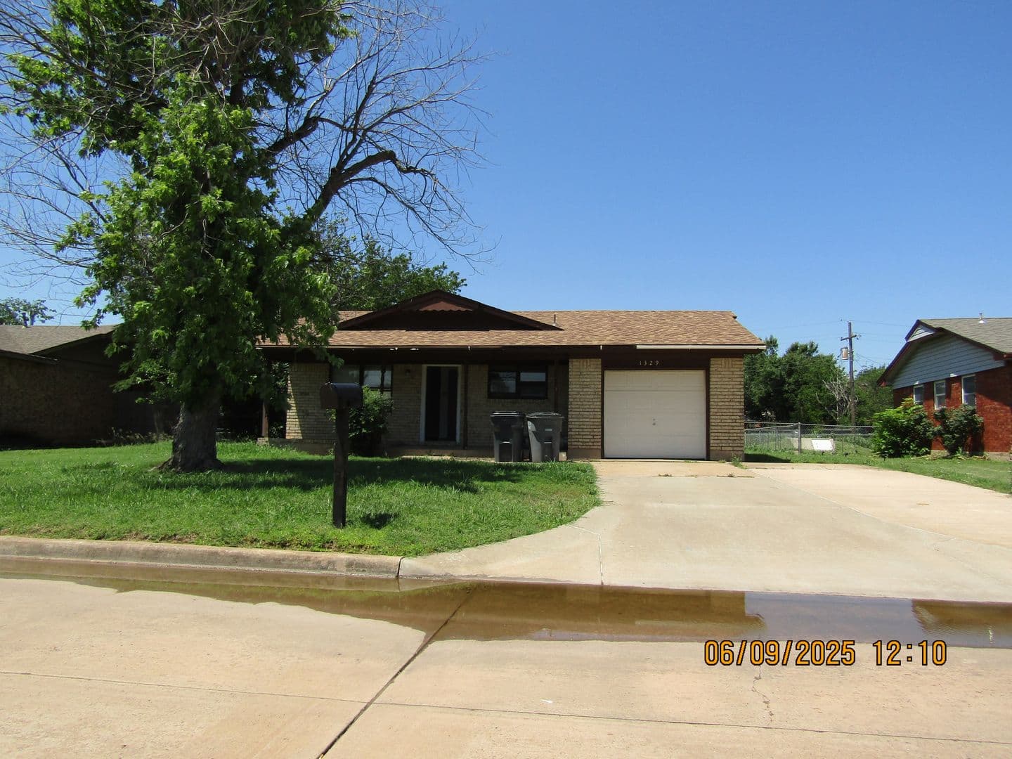 Lawton House: 1329 SE Clover Lane