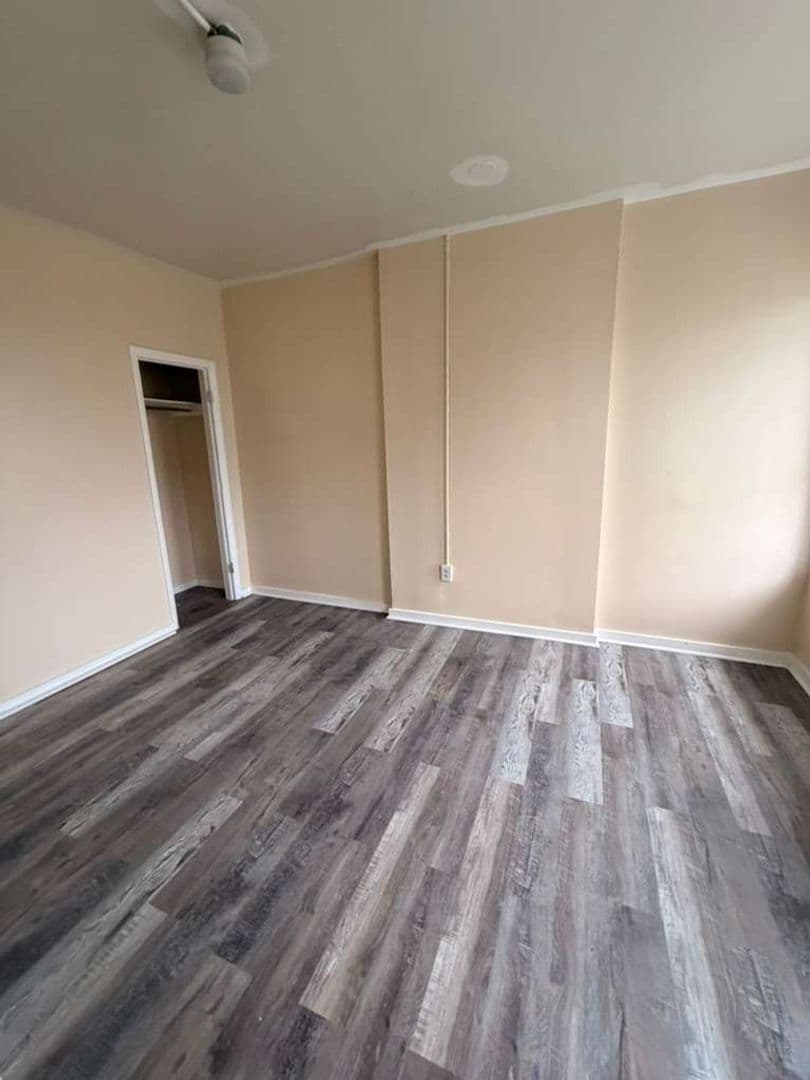 Holyoke Apartment: 679 High St