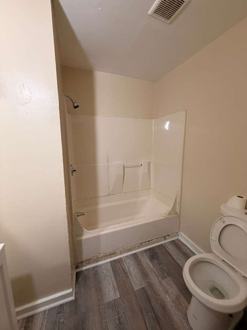 Holyoke Apartment: 679 High St