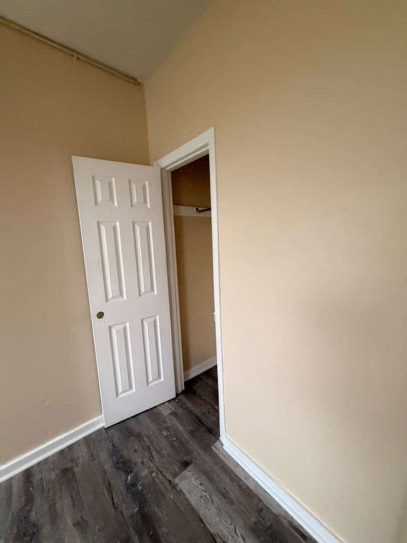 Holyoke Apartment: 679 High St