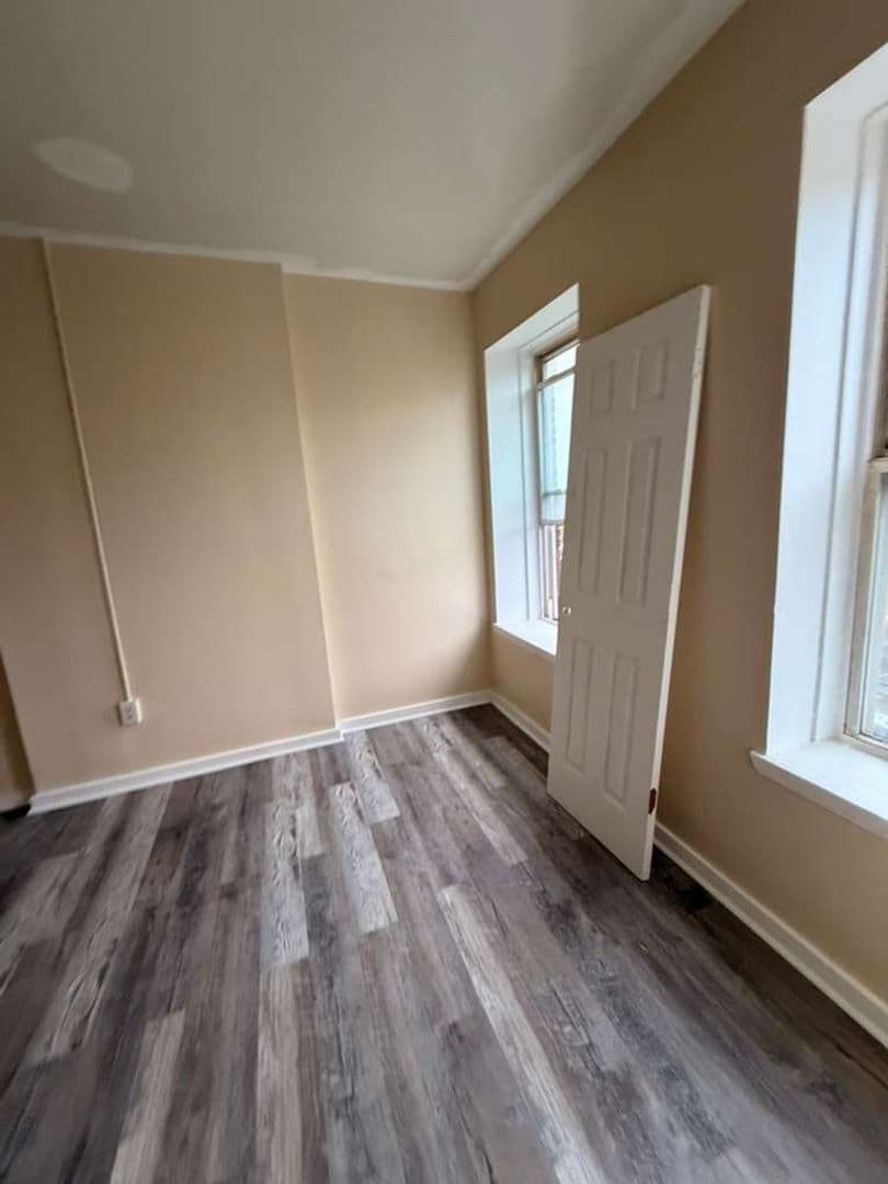 Holyoke Apartment: 679 High St