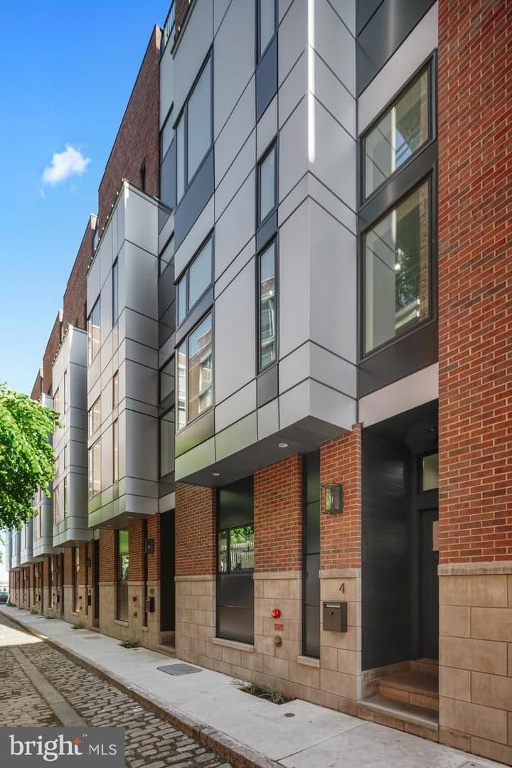 Philadelphia House: 108 Black Horse Alley