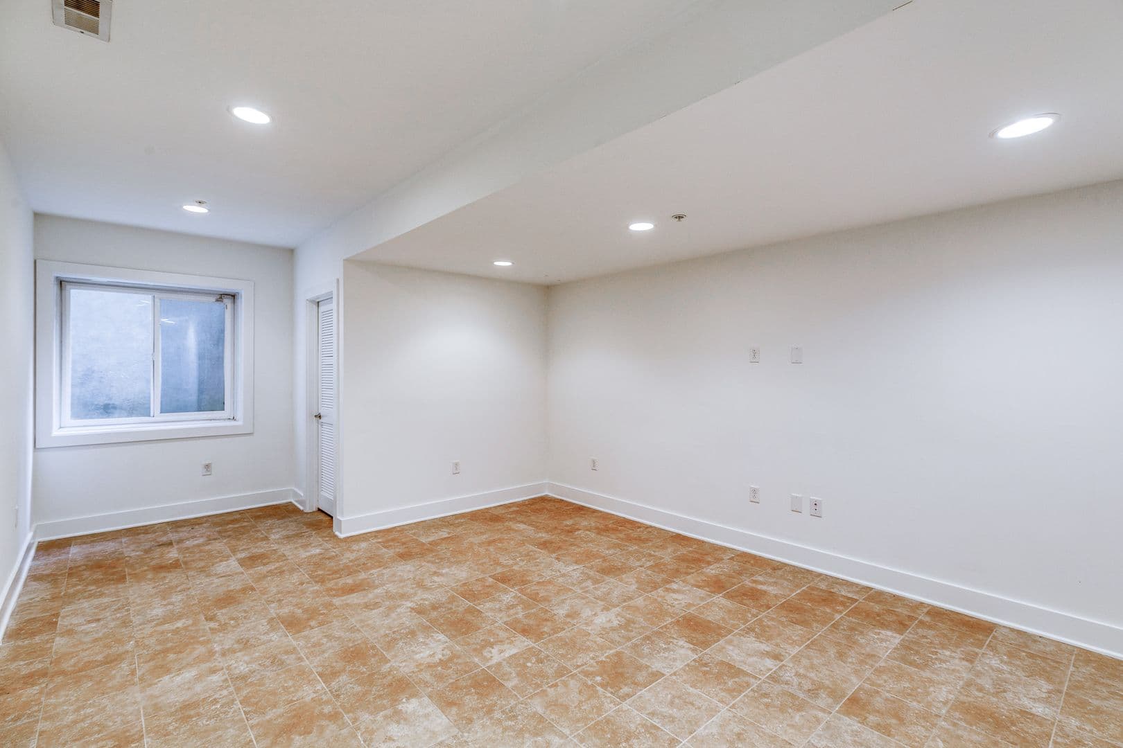 Philadelphia House: 412 N Front Street #15